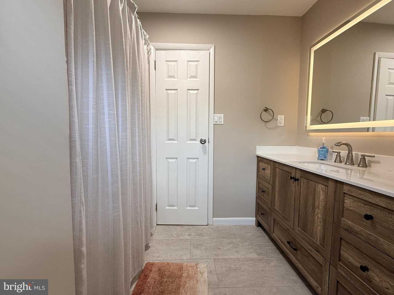 316 Queen St - Photo 5 of 18