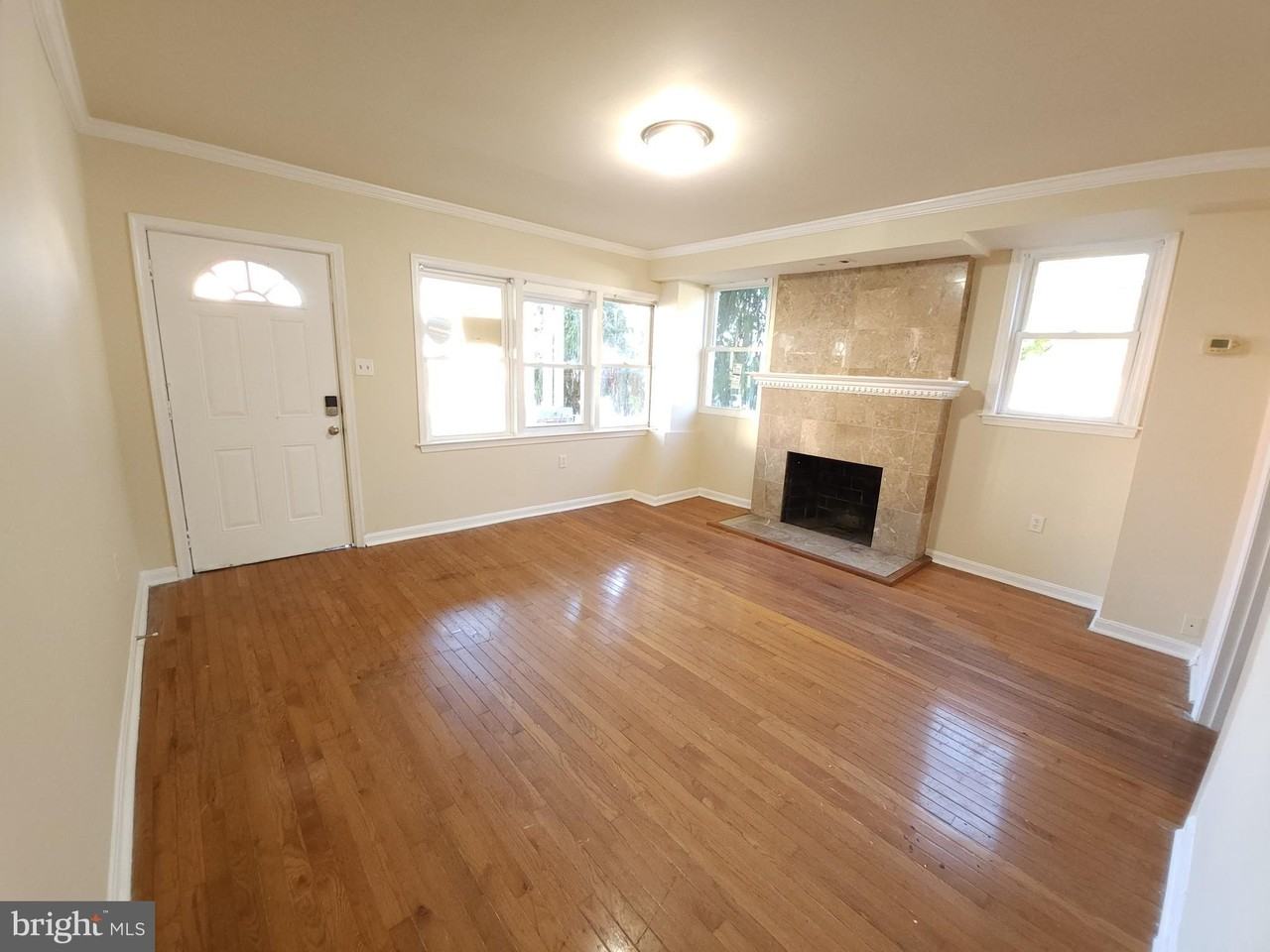 5023 Emo St - Photo 5 of 20