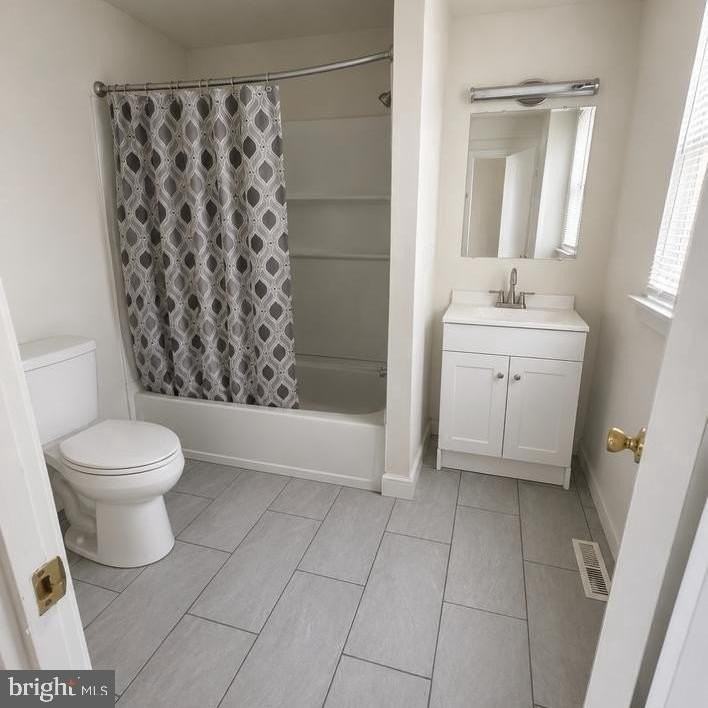 276 E Broadway #A - Photo 2 of 4