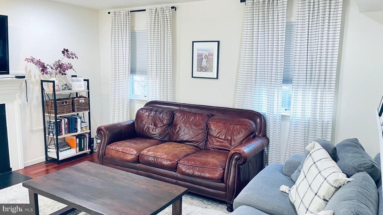 1514 Isaacs Ct - Photo 3 of 15