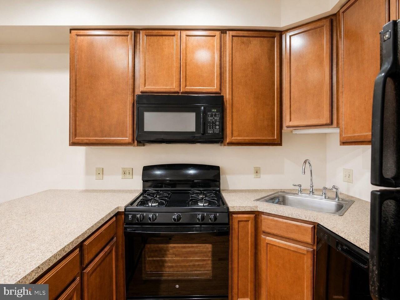 2542 W Girard Ave #2 - Photo 7 of 24