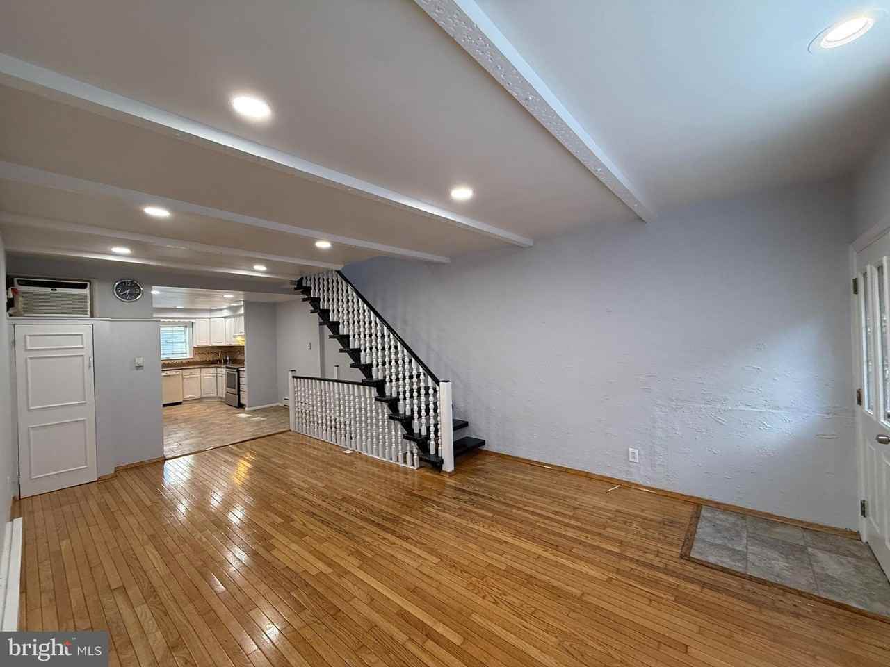 2425 S Warnock St - Photo 2 of 19