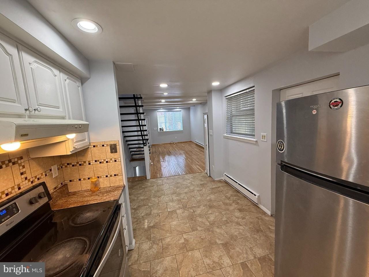 2425 S Warnock St - Photo 4 of 19
