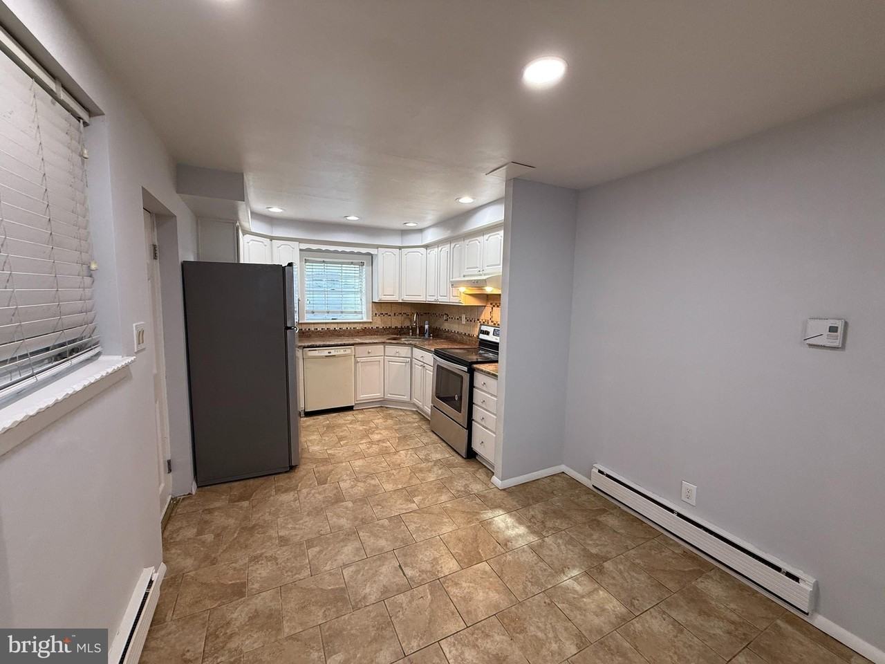 2425 S Warnock St - Photo 6 of 19