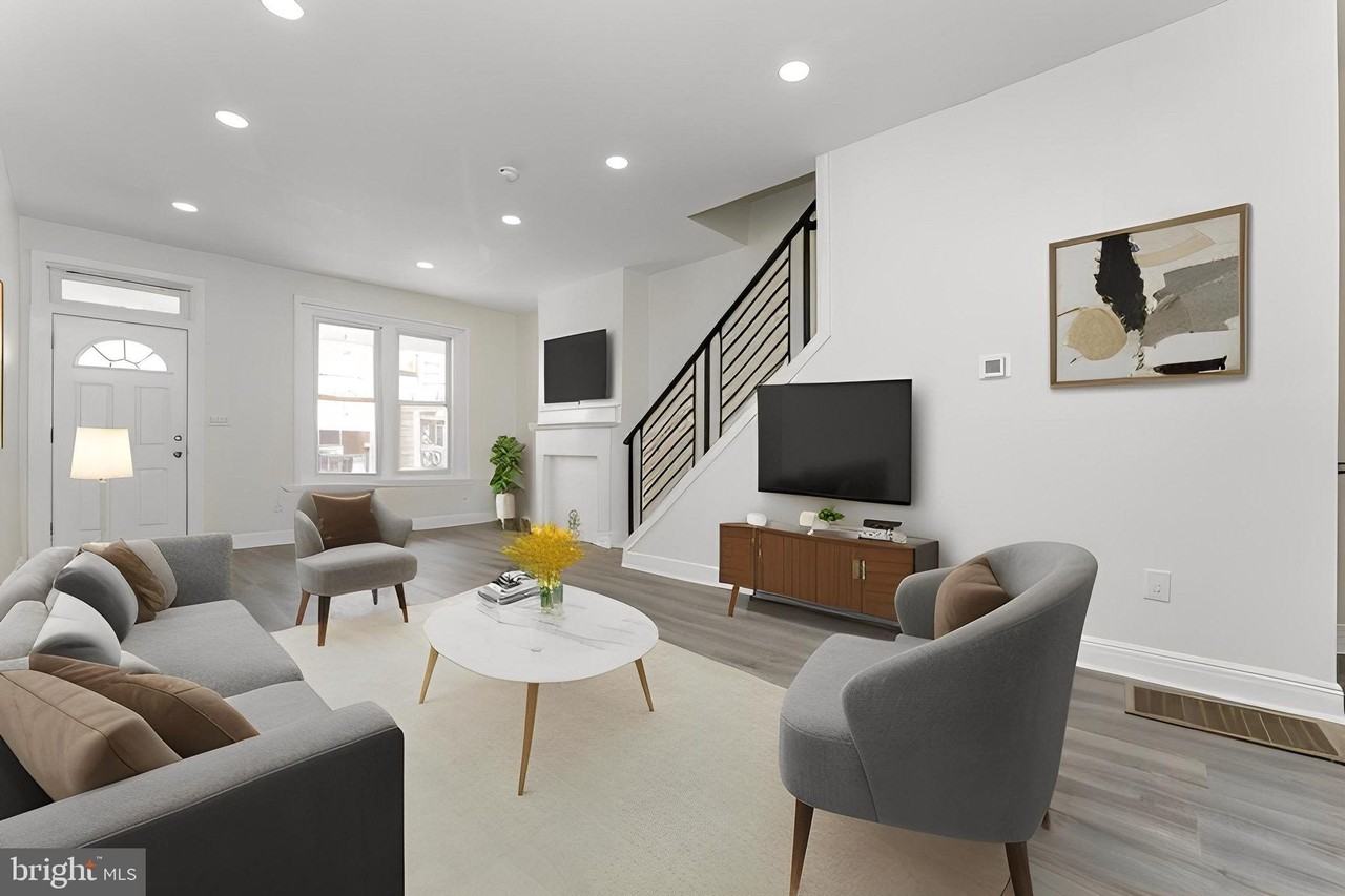 5426 Webster St - Photo 3 of 33