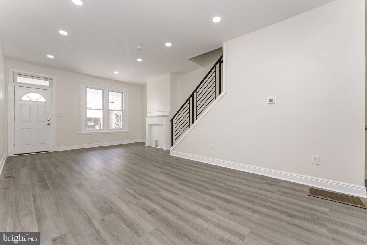 5426 Webster St - Photo 7 of 33