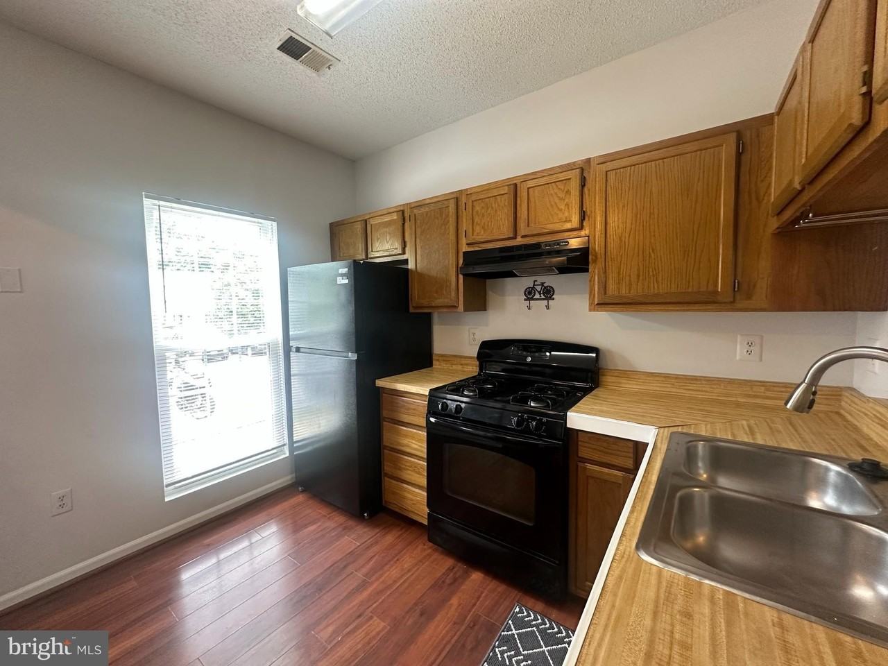 7223 Parsons Ct - Photo 3 of 20