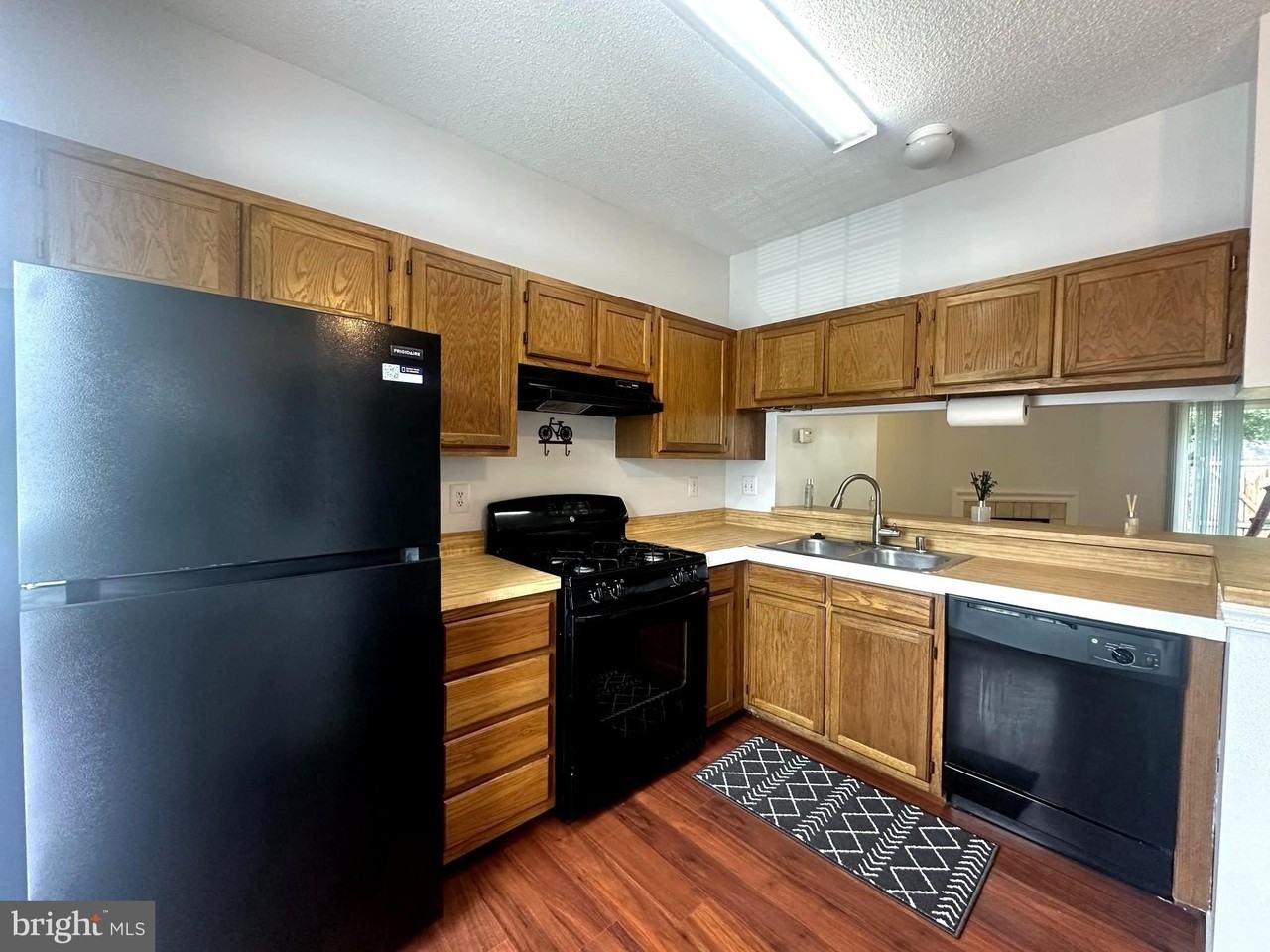 7223 Parsons Ct - Photo 4 of 20