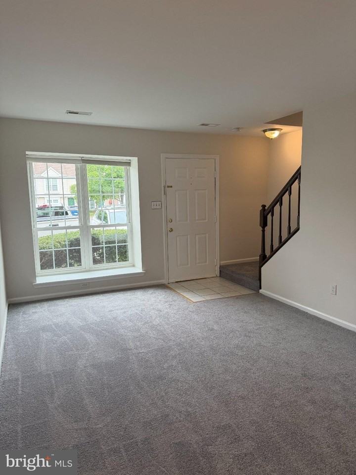310 Lancaster Sq - Photo 2 of 17