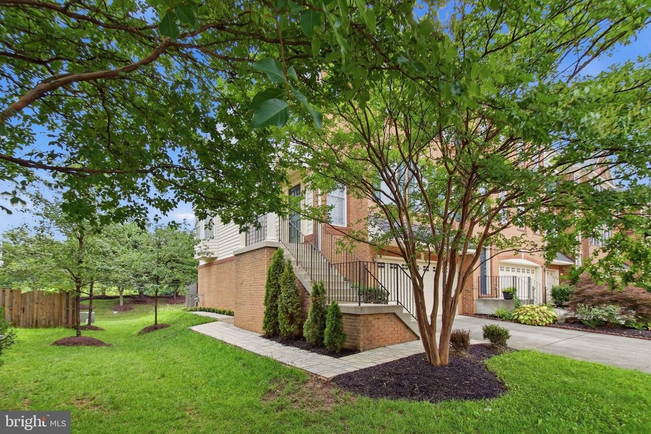 25653 America Sq - Photo 3 of 42