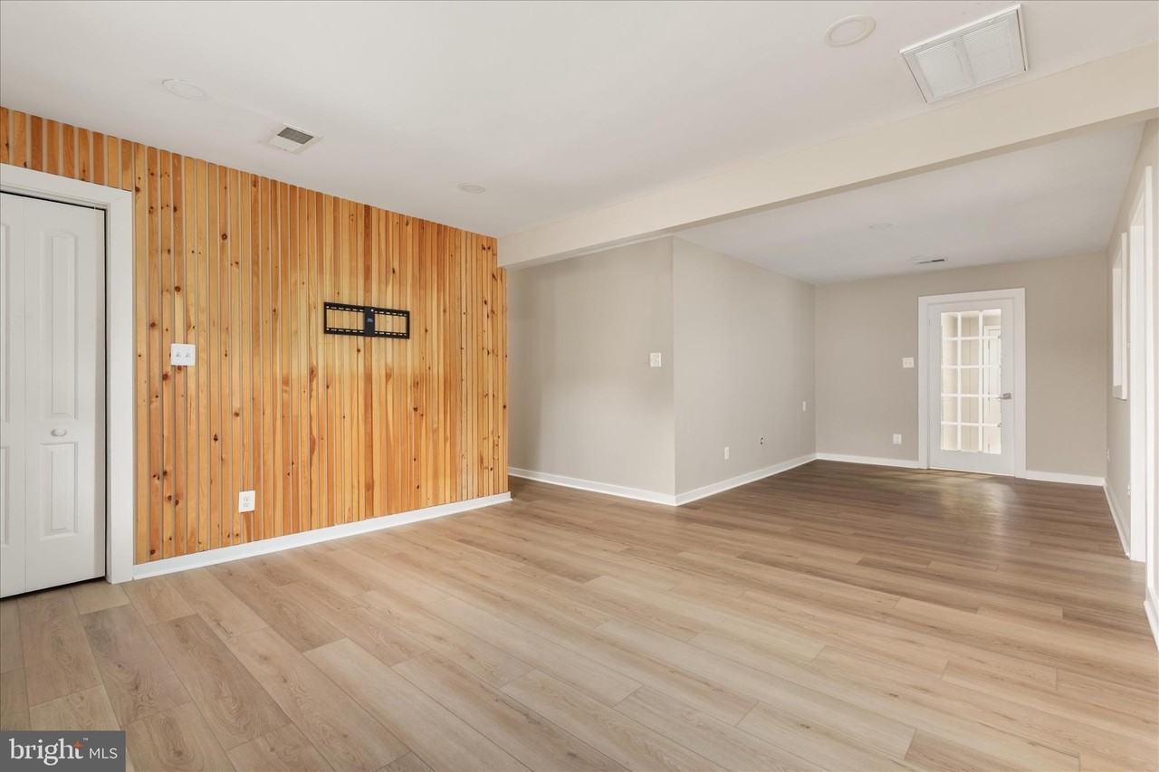 14013 Glenkirk Rd - Photo 5 of 42