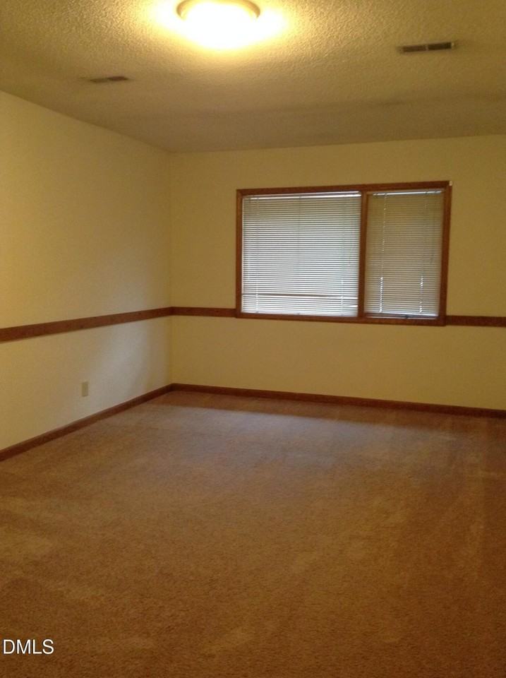 4302 Hunters Club Dr - Photo 4 of 9