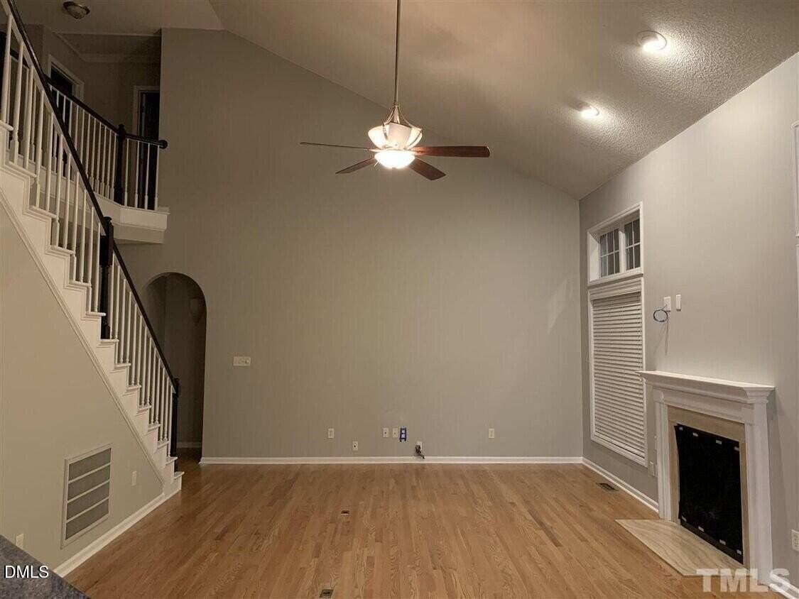 100 Castlebury Creek Ct - Photo 4 of 25