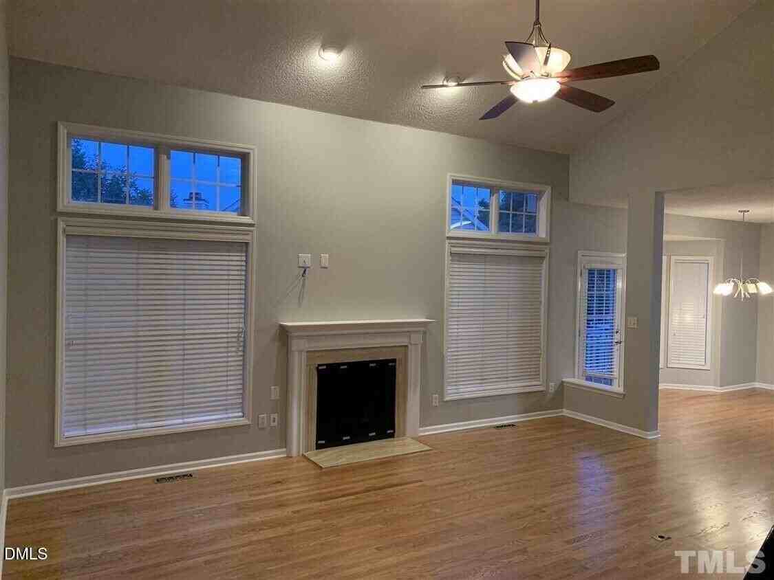 100 Castlebury Creek Ct - Photo 5 of 25