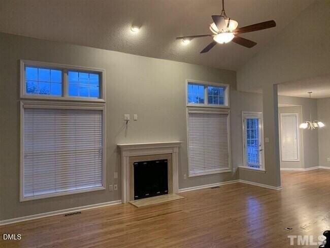 100 Castlebury Creek Ct - Photo 7 of 25