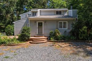 featured image of 7 Twin Lakes Dr