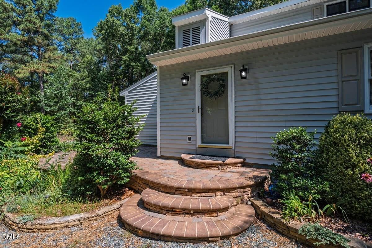 7 Twin Lakes Dr - Photo 2 of 50