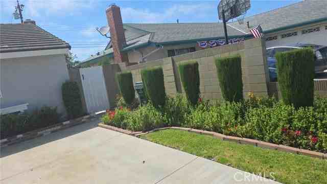 16291 Hawaii Ln - Photo 3 of 6