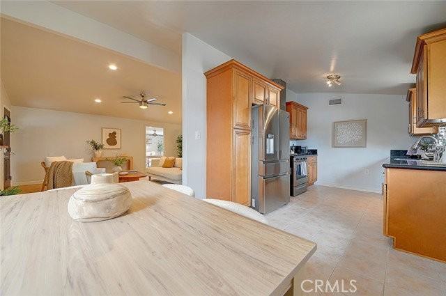 2044 W Spruce Ave - Photo 3 of 8