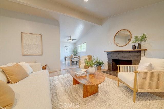 2044 W Spruce Ave - Photo 4 of 8