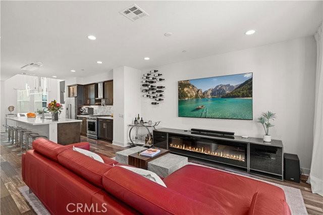 1651 Topanga - Photo 3 of 8