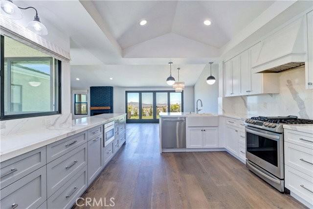 22831 Mariano Dr - Photo 3 of 8