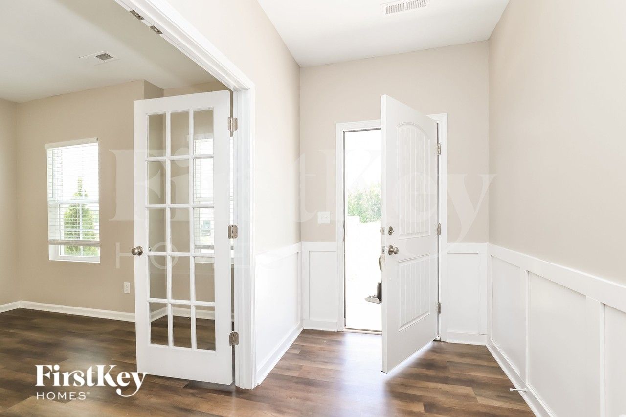 3748 Streamside Dr - Photo 3 of 19