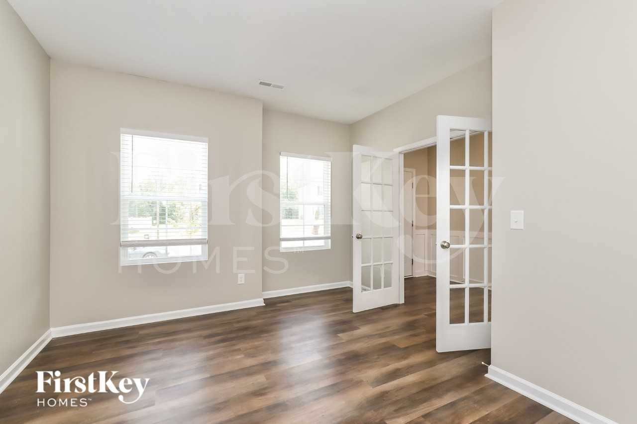 3748 Streamside Dr - Photo 4 of 19