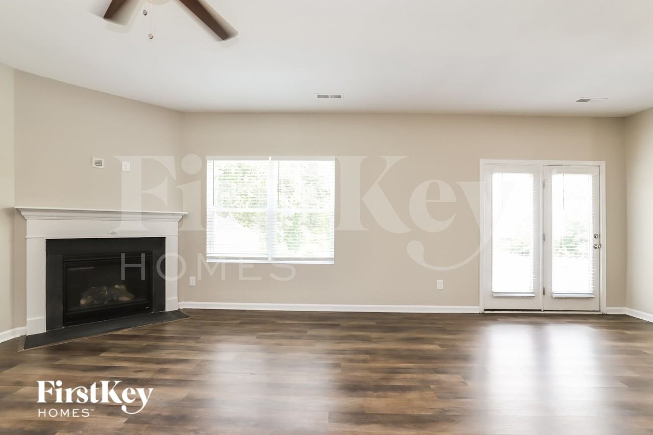 3748 Streamside Dr - Photo 5 of 19