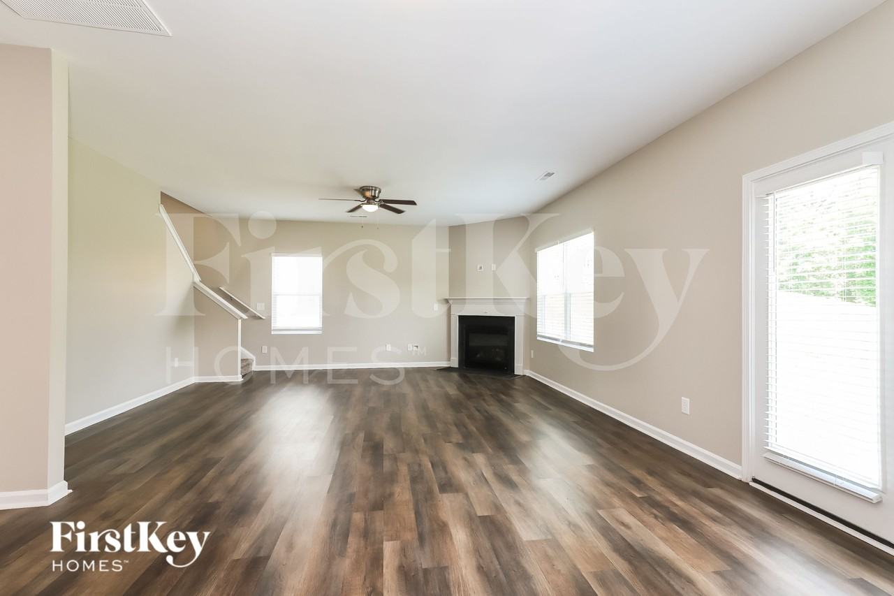 3748 Streamside Dr - Photo 7 of 19
