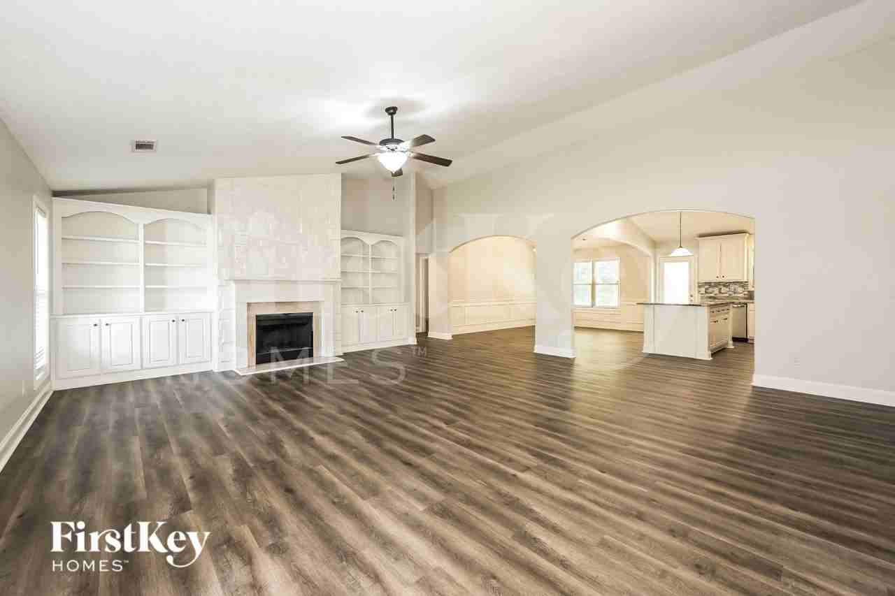 1553 Shoal Creek Dr - Photo 2 of 19