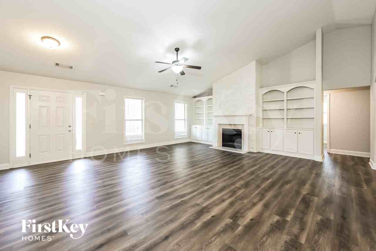 1553 Shoal Creek Dr - Photo 3 of 19