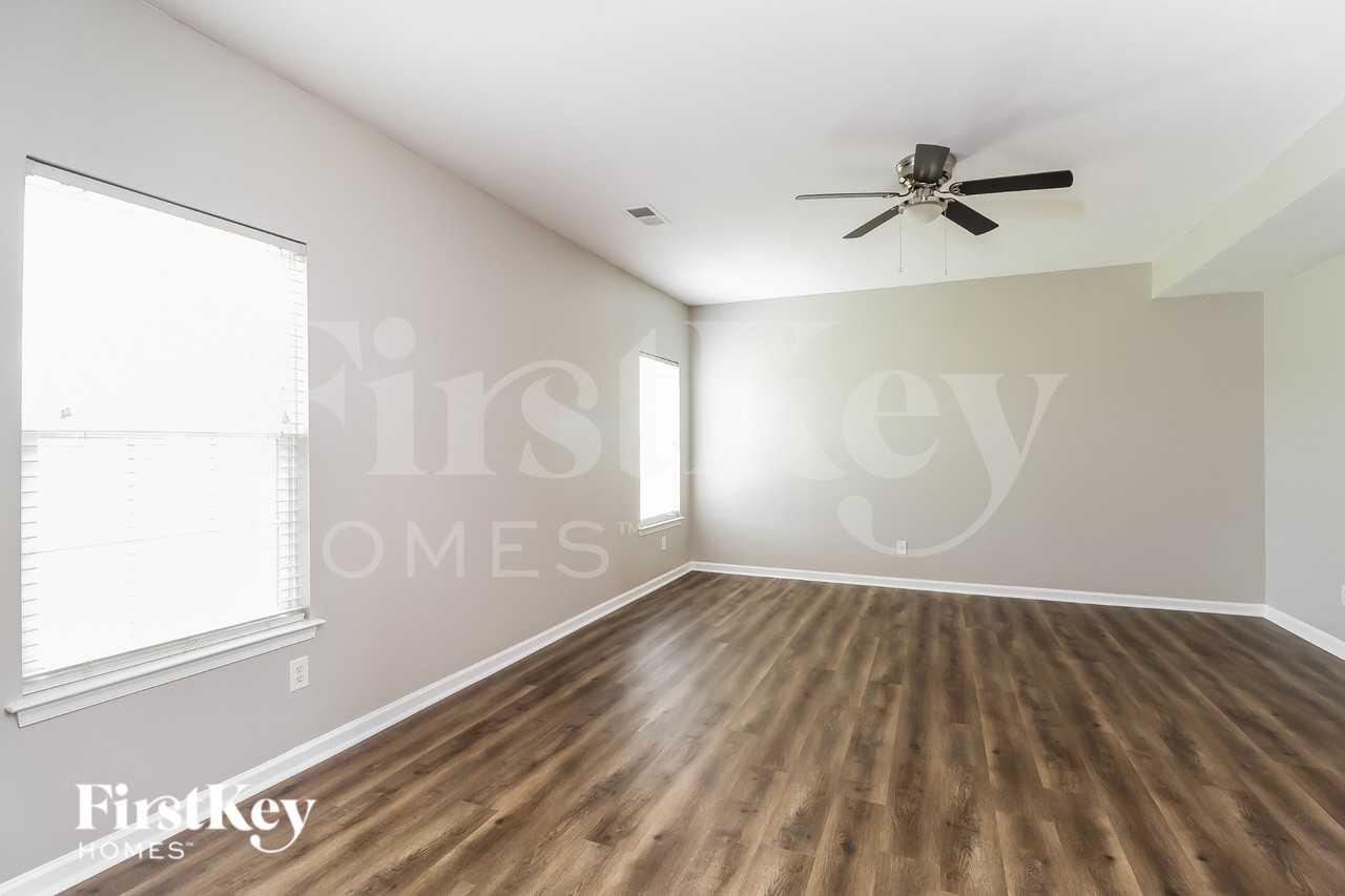 4313 Roundwood Ct - Photo 3 of 19