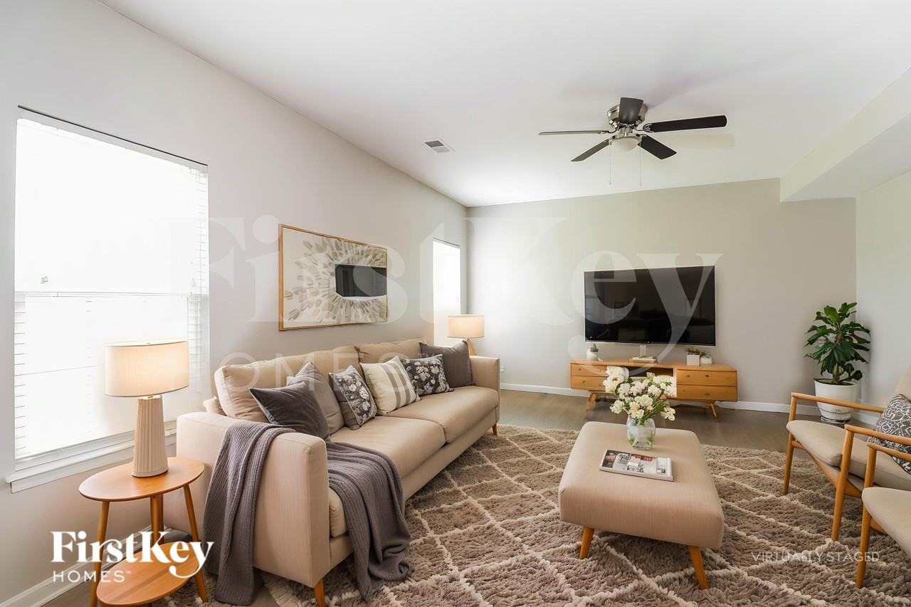 4313 Roundwood Ct - Photo 4 of 19