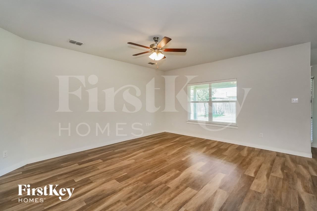 9005 Dameron Dr - Photo 2 of 19