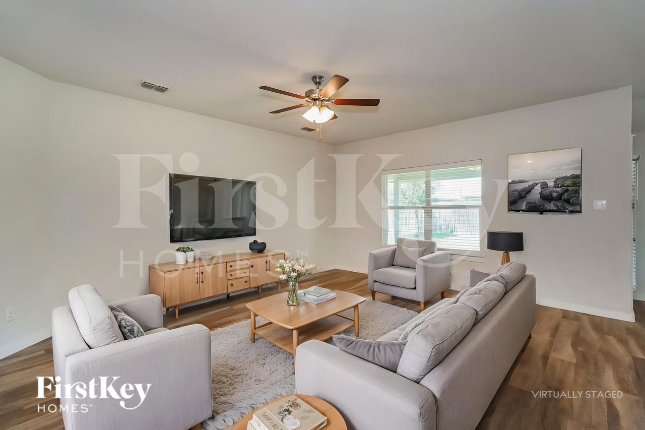 9005 Dameron Dr - Photo 3 of 19