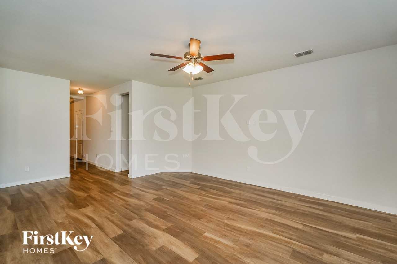 9005 Dameron Dr - Photo 4 of 19