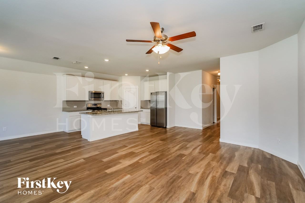 9005 Dameron Dr - Photo 5 of 19
