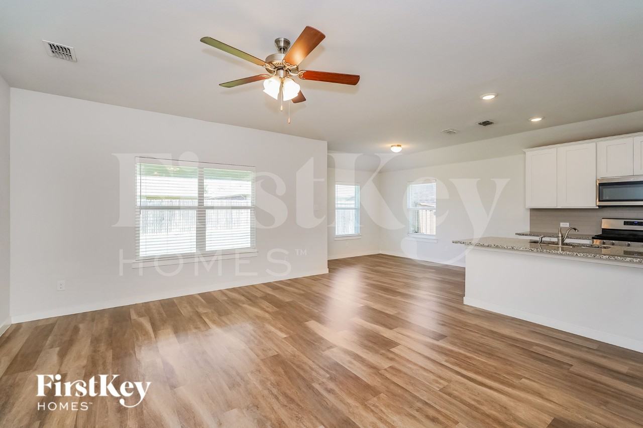 9005 Dameron Dr - Photo 6 of 19