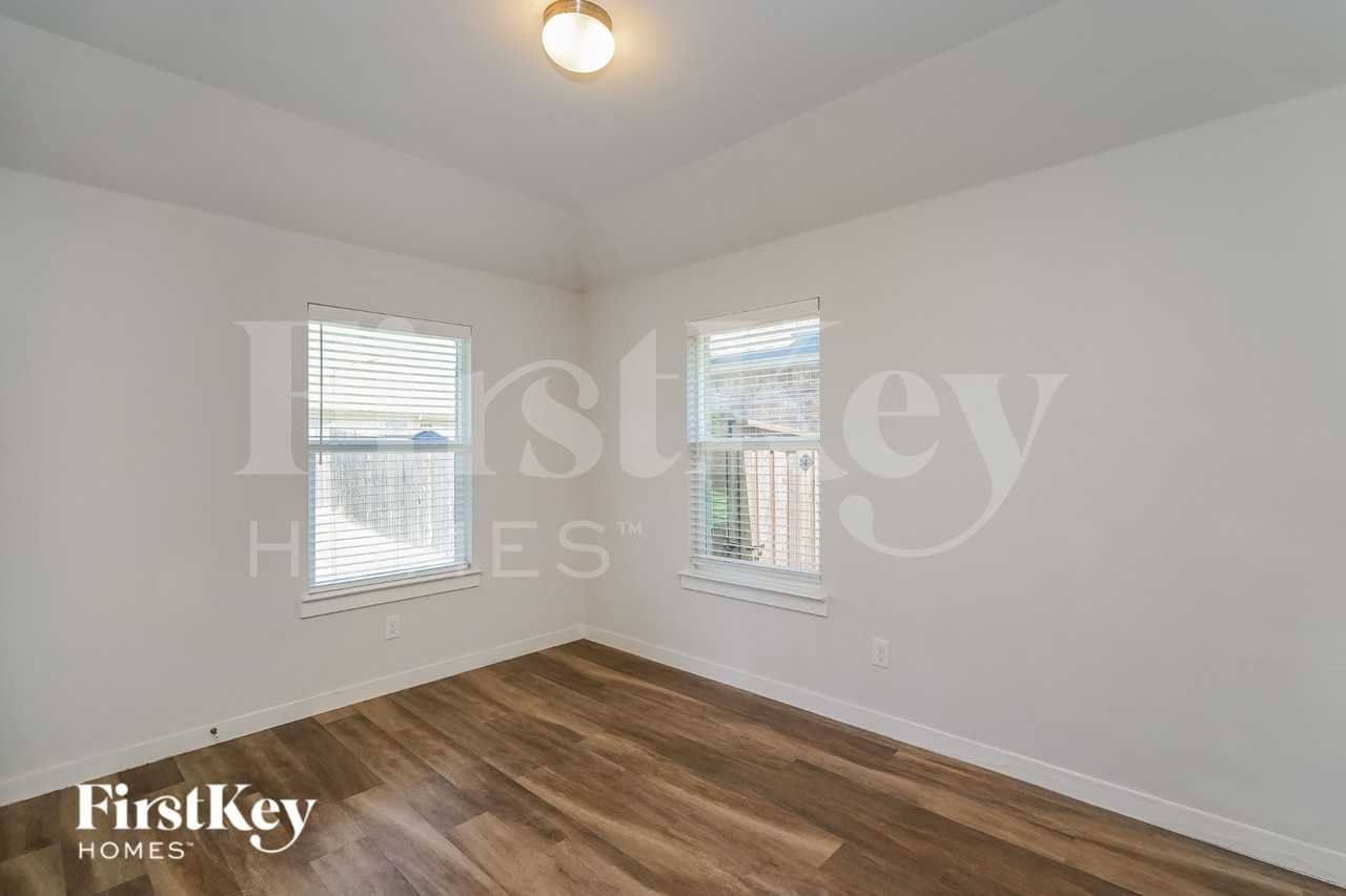 9005 Dameron Dr - Photo 7 of 19