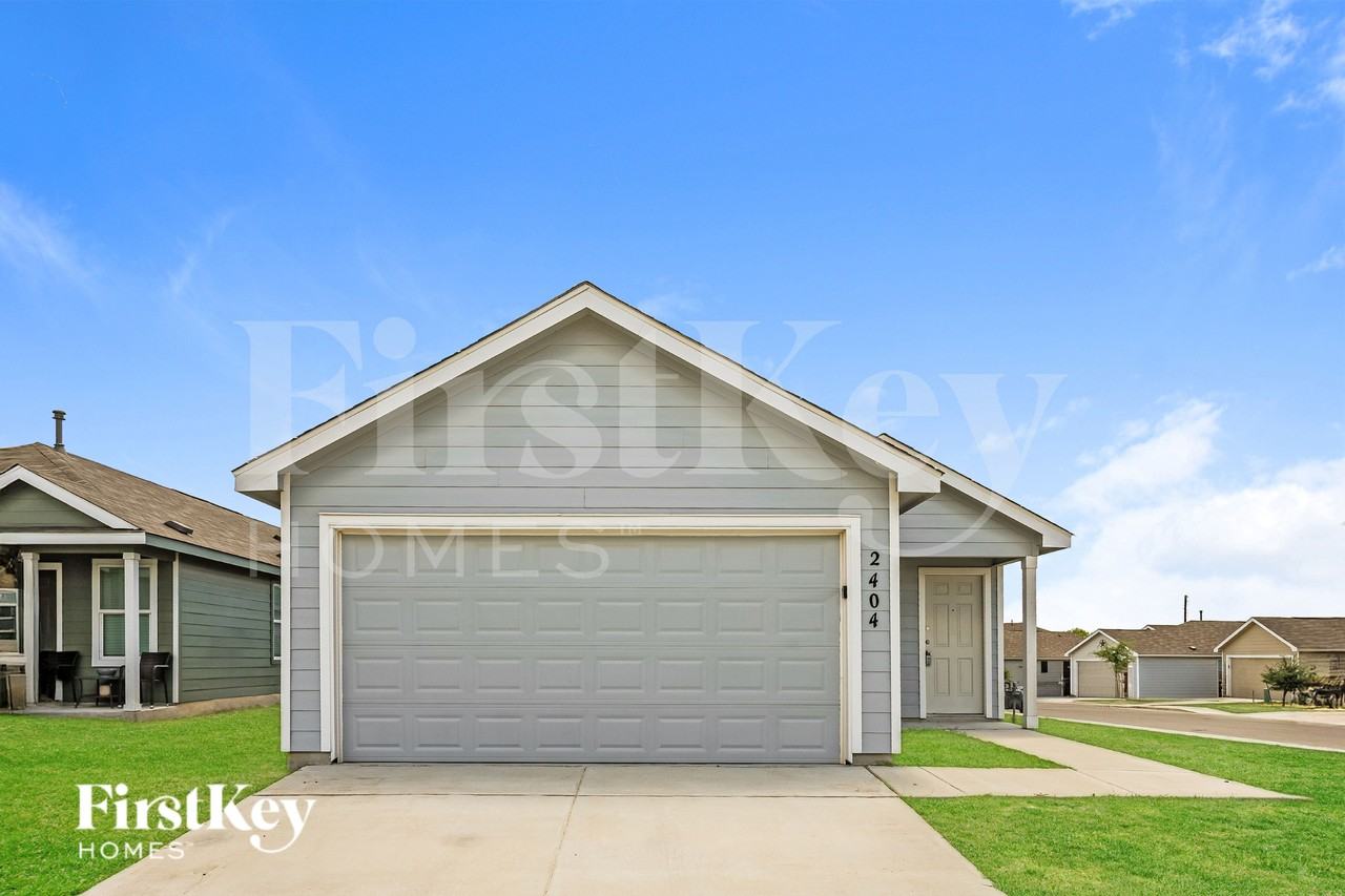 2404 Lake Hls