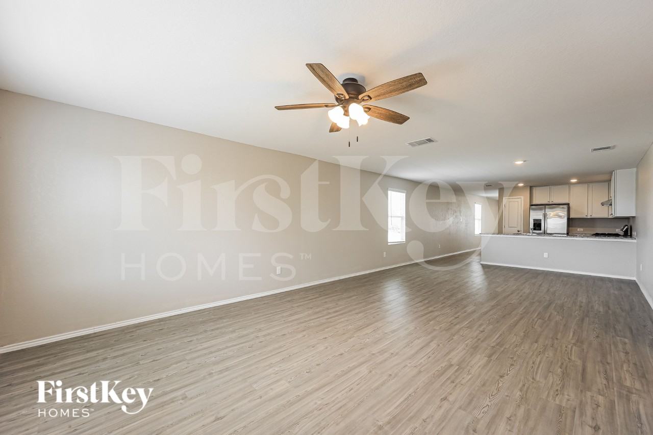 2404 Lake Hls - Photo 5 of 19