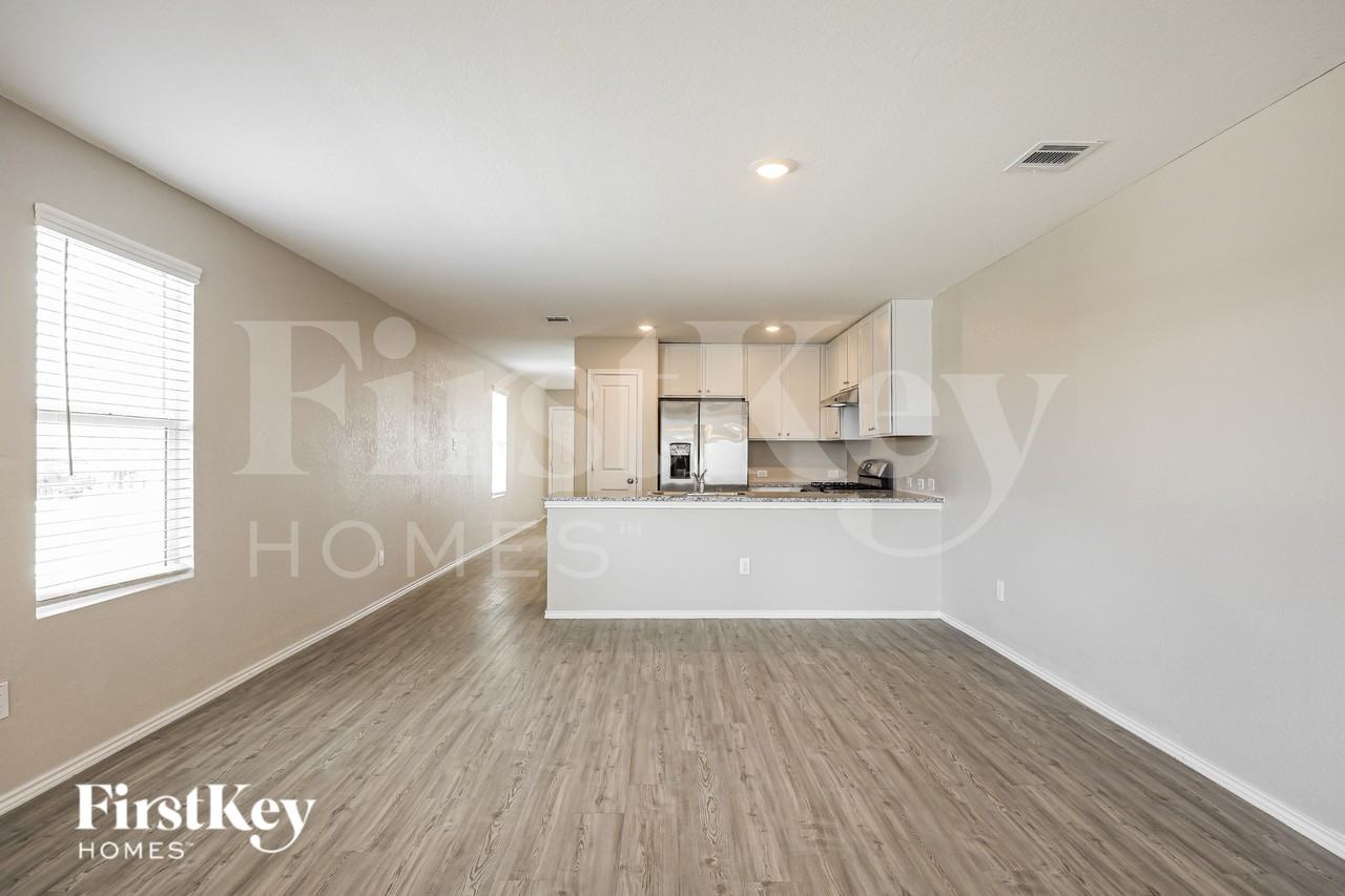 2404 Lake Hls - Photo 6 of 19