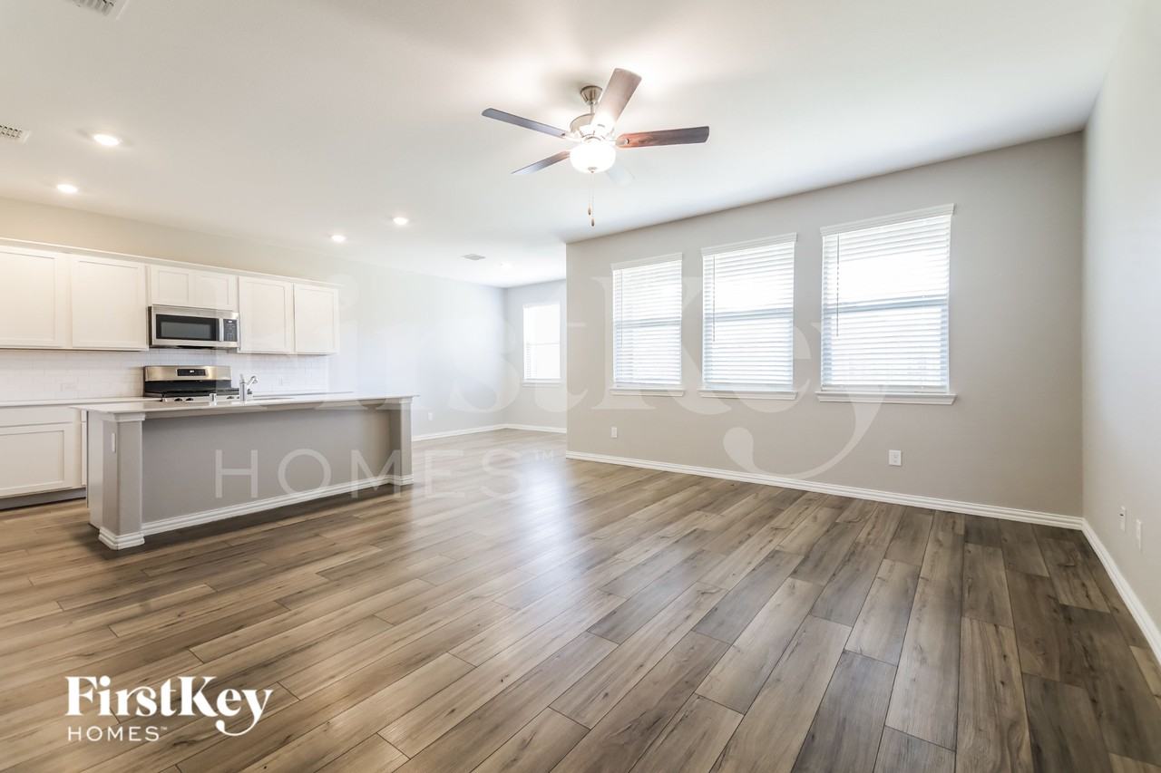 2304 Okeefe Dr - Photo 3 of 19