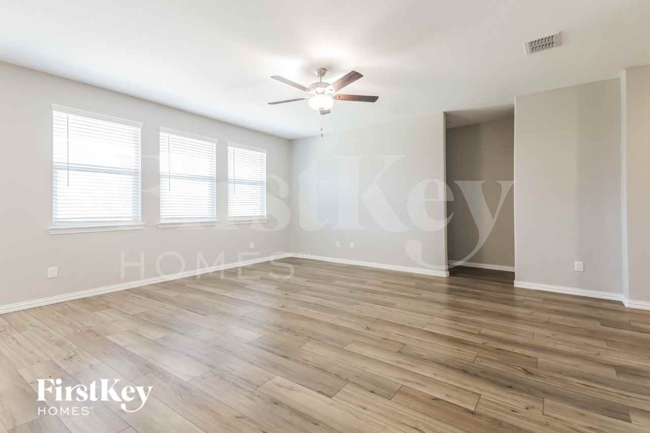 2304 Okeefe Dr - Photo 7 of 19