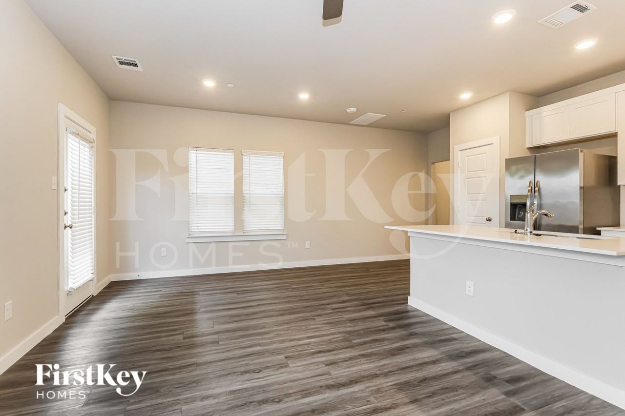 18326 W Centro Cir - Photo 5 of 19