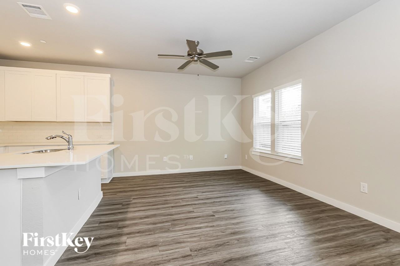 18326 W Centro Cir - Photo 6 of 19