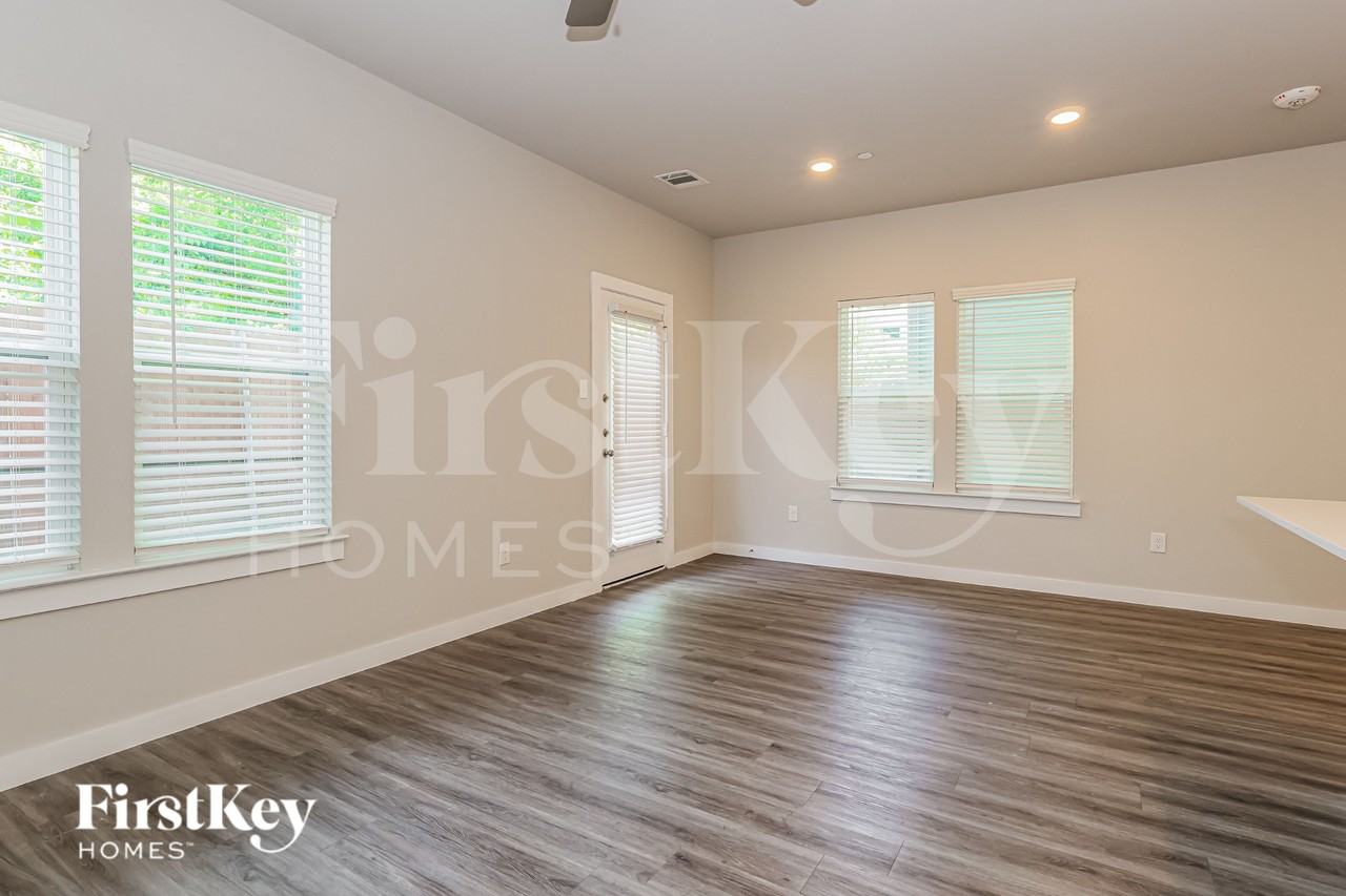 18322 W Centro Cir - Photo 6 of 19