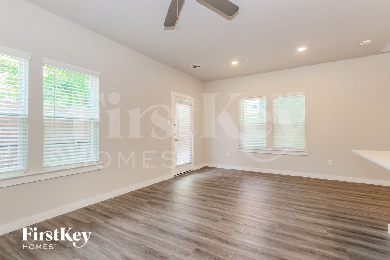 18306 W Centro Cir - Photo 3 of 20