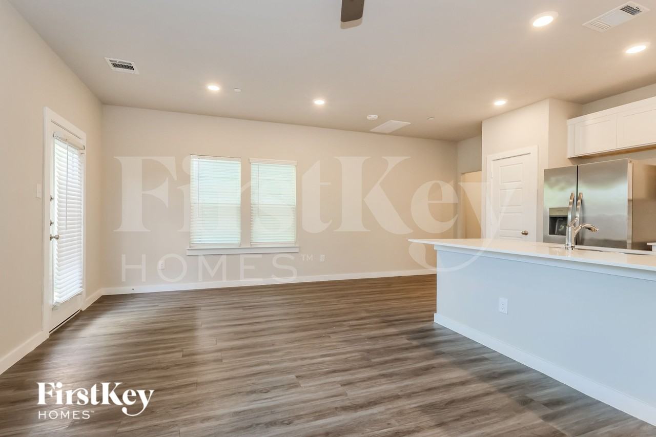18306 W Centro Cir - Photo 5 of 20